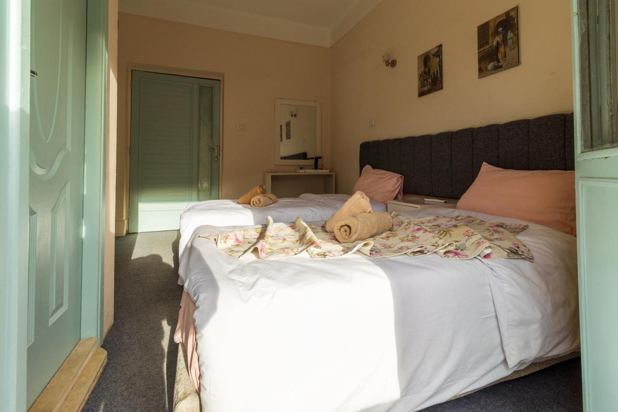 The Grand Pyramids View Hotel Kafret el-Gabal 객실 사진